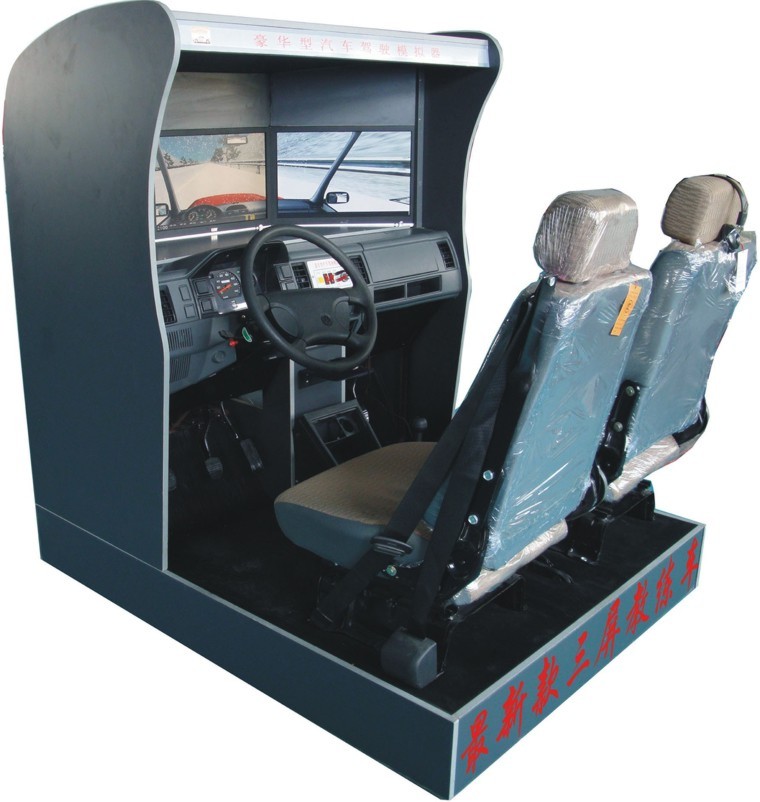三屏幕汽车驾驶模拟器